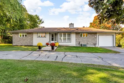 Detached in Champlain