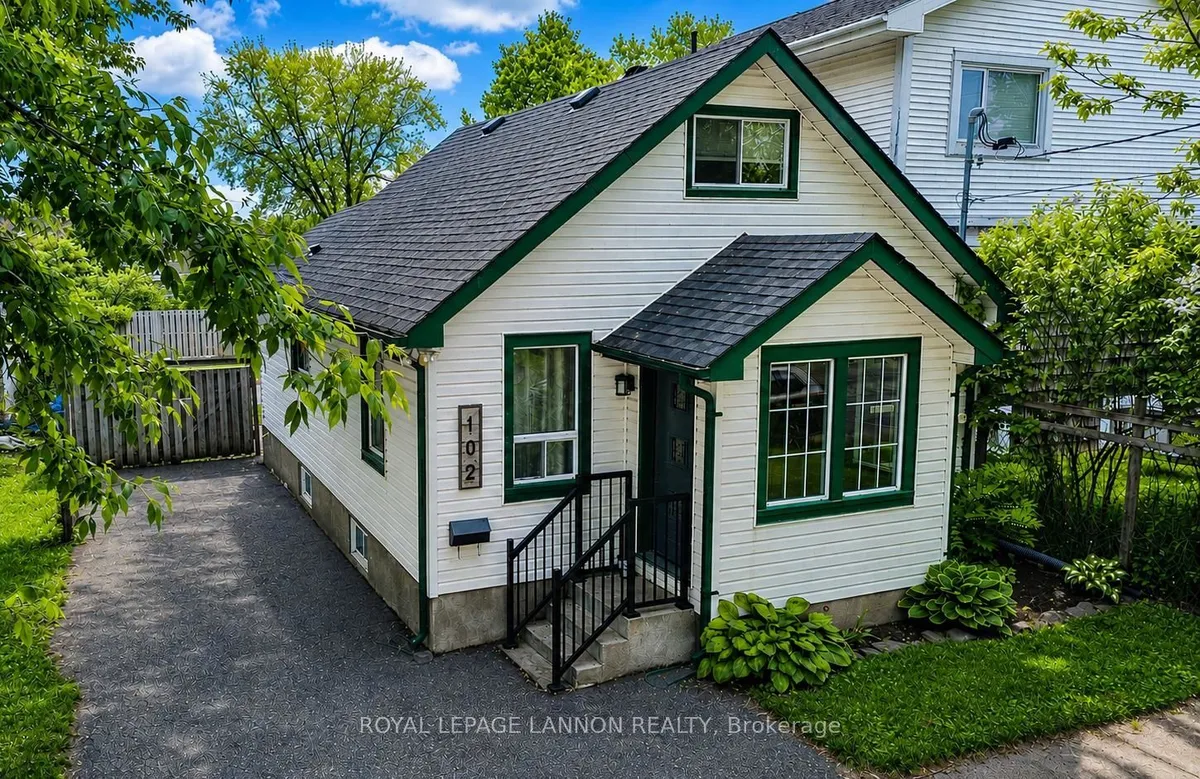 Detached in Thunder Bay