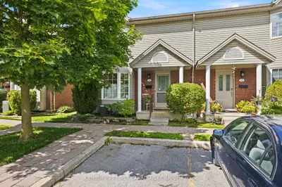 Condo Townhouse in London South
