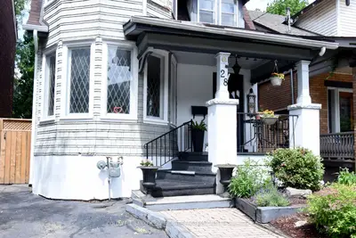 28 St Clair Avenue, Hamilton, On L8m 2n3