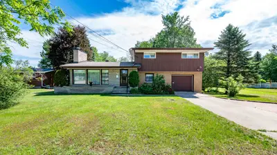 Detached in Laurentian Valley
