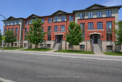 Condo Townhouse in Barrhaven