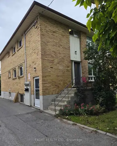 Triplex in Belleville