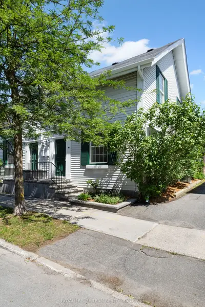 Semi-Detached in New Edinburgh - Lindenlea