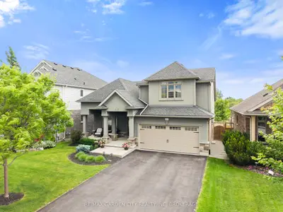 Detached in Niagara Falls