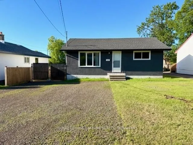 Detached in Thunder Bay