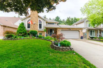 Detached in Niagara Falls