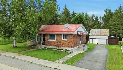 Detached in Tweed
