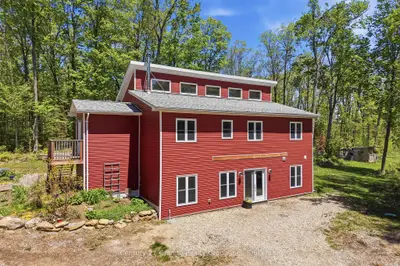 Detached in Minden Hills
