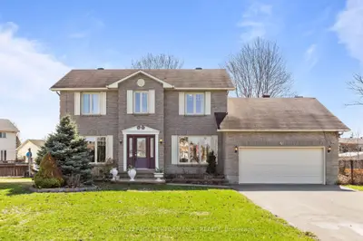 Detached in Russell