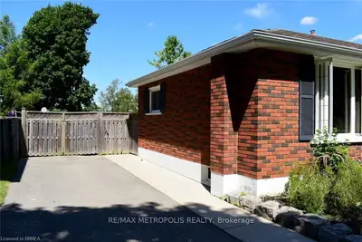 5 Mccammon Street Upper, Brant, On N3l 1v8