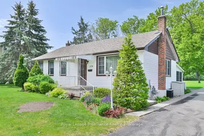 Detached in Belleville