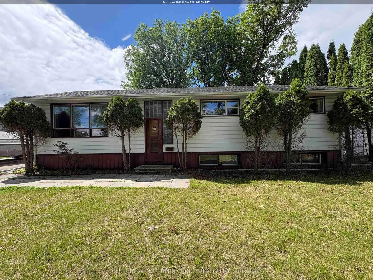 Detached in Fort Frances