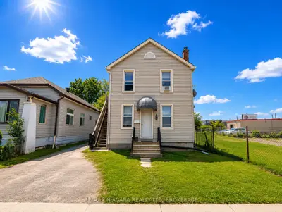 4 Manchester Avenue, St. Catharines, On L2r 1n8