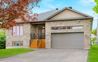 Detached in South Dundas
