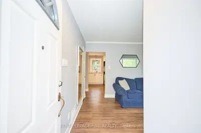 Detached in Niagara Falls
