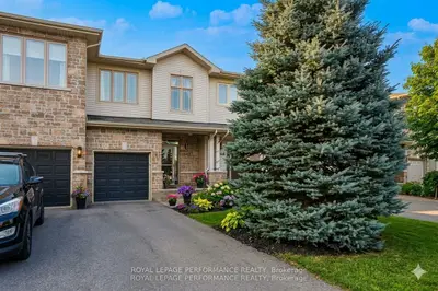 Att/Row/Townhouse in Orleans - Cumberland and Area