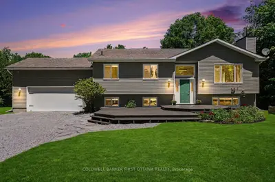 Detached in Montague