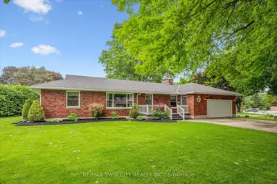 Detached in North Perth