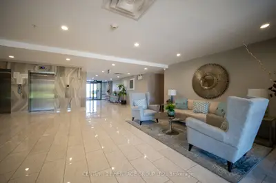35 Southshore Crescent 301, Hamilton, On L8e 0j2