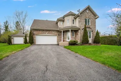 Detached in Champlain