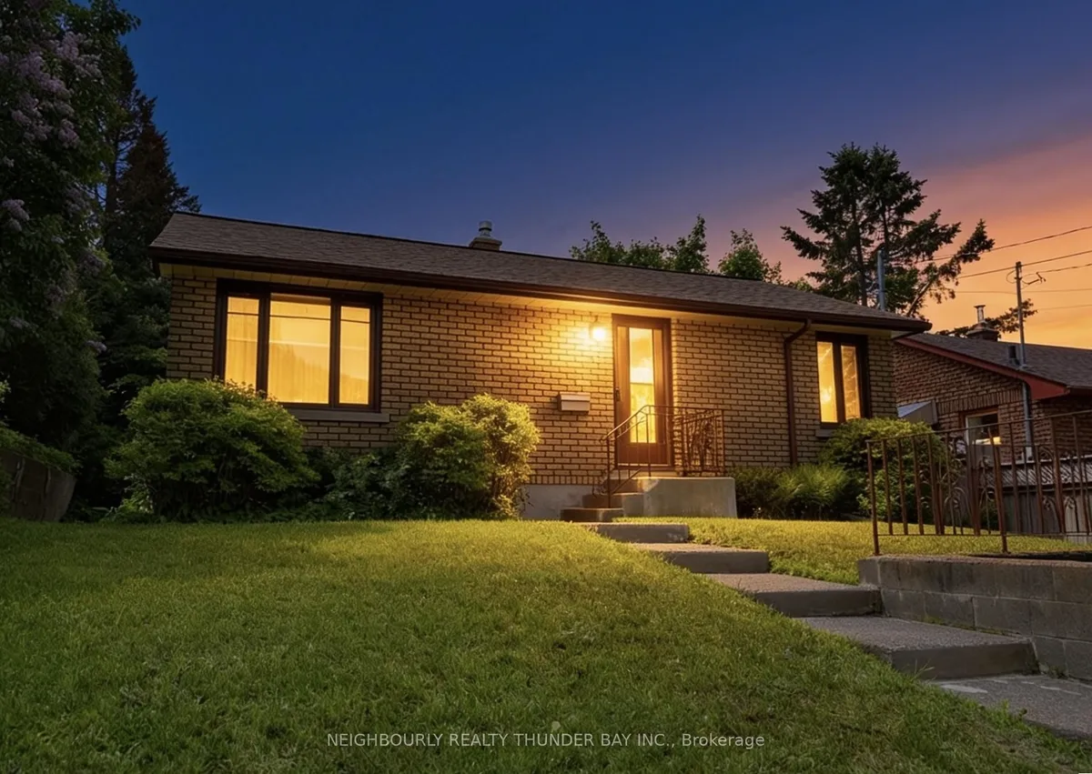 Detached in Thunder Bay