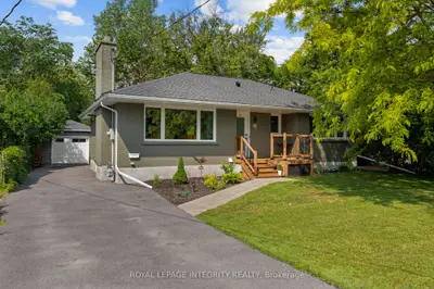 Detached in Beacon Hill North - South and Area