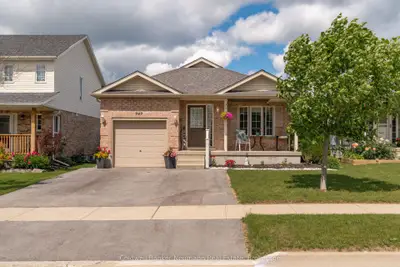 Detached in Centre Wellington