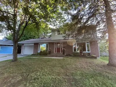 Detached in North Bay