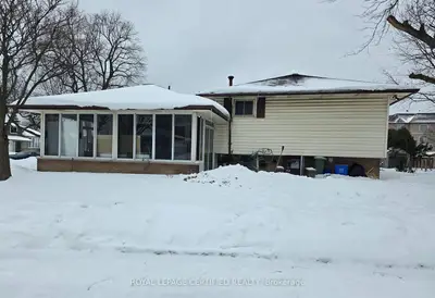 2 Rideau Crescent, Hamilton, On L8t 2s9