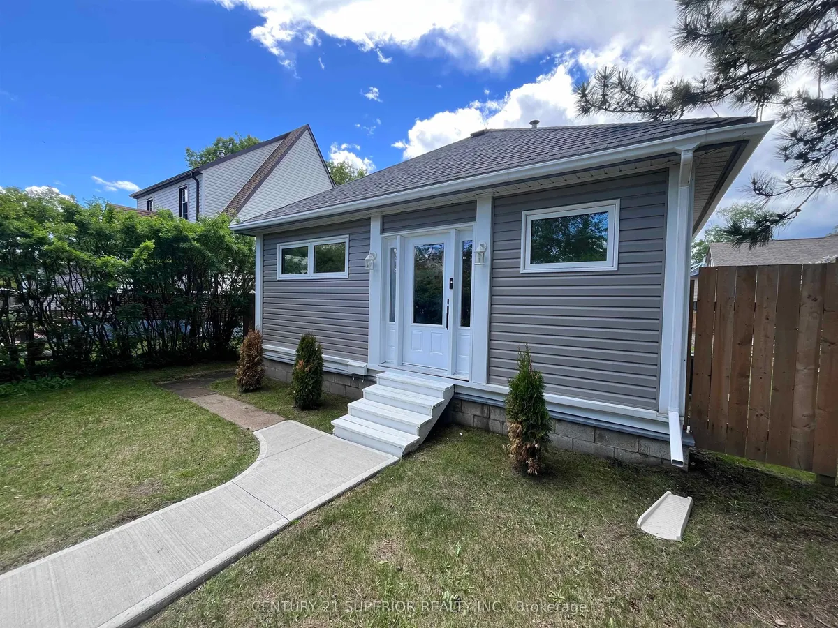 Detached in Thunder Bay