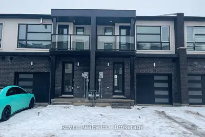 Condo Townhouse in Welland