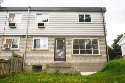 Att/Row/Townhouse in Brantford