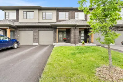 Att/Row/Townhouse in Blossom Park - Airport and Area