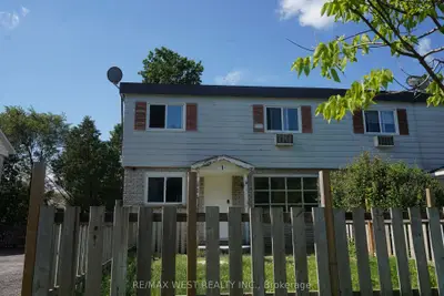 Att/Row/Townhouse in Brantford