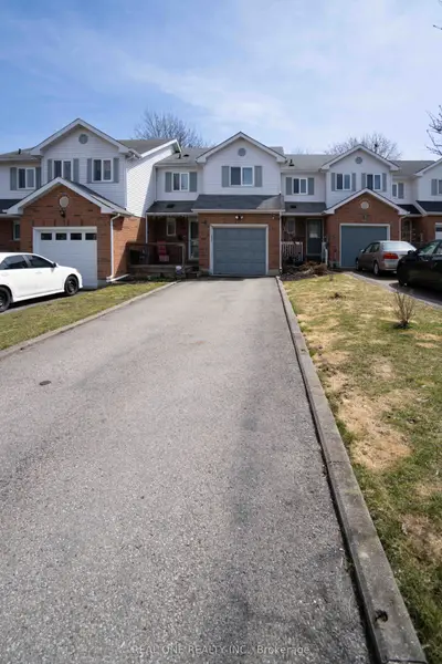 Att/Row/Townhouse in Waterloo