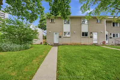 Condo Apartment in Hamilton