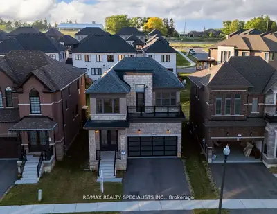 Detached in Woodstock