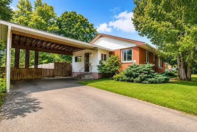 Detached in Laurentian Valley