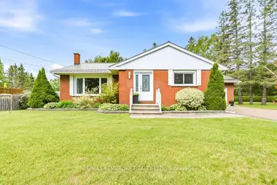Detached in Laurentian Valley