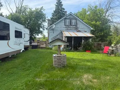 Detached in Frontenac