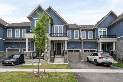 Att/Row/Townhouse in Erin
