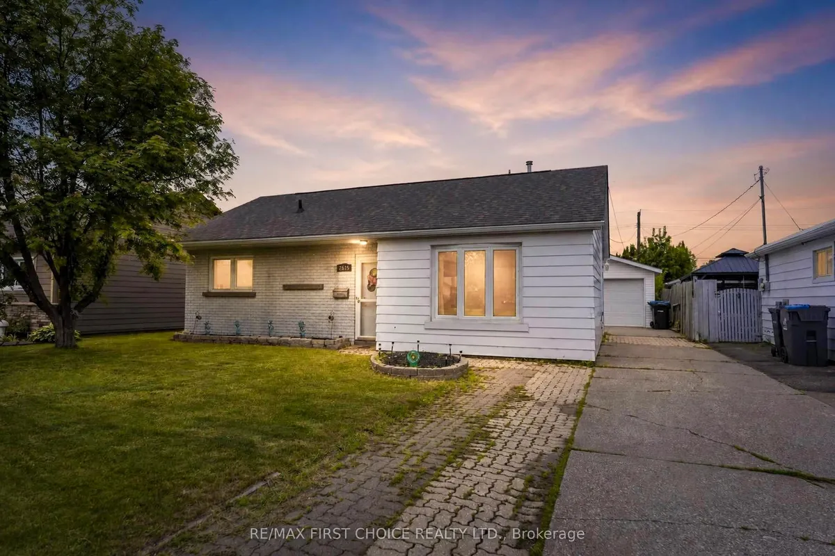 Detached in Thunder Bay