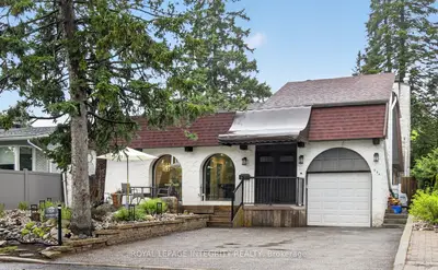 Detached in Britannia Heights - Queensway Terrace N and Area