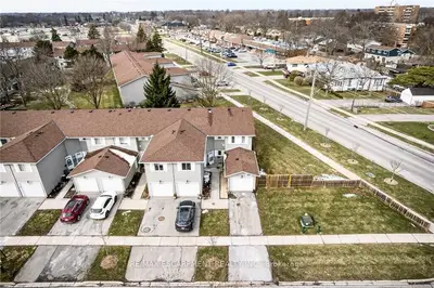 Condo Townhouse in St. Catharines