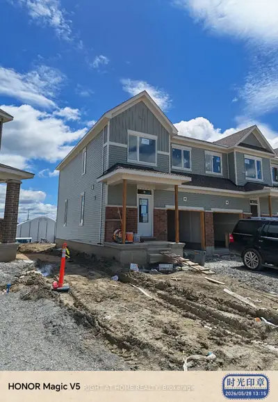 Att/Row/Townhouse in Stittsville - Munster - Richmond
