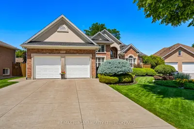 Detached in Niagara Falls