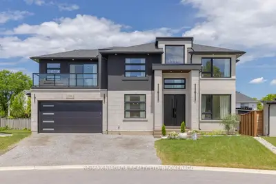 Detached in Niagara Falls