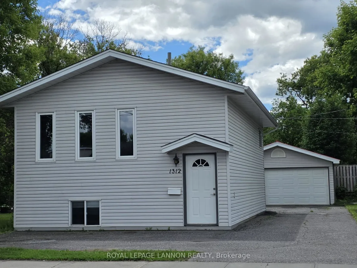 Detached in Thunder Bay