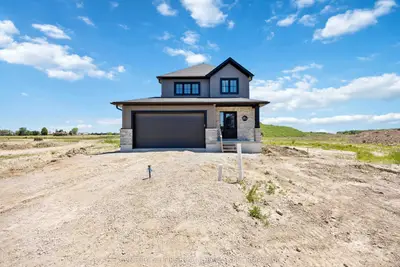 638 Ketter Way, Plympton-wyoming, On N0n 1t0